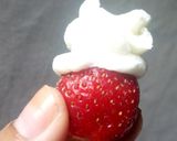 Foto langkah ke 5 dari resep Mochi strawberry Ichigo Daifuku mochi.