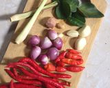 Foto langkah ke 1 dari resep Ayam Suwir Bumbu Bali.