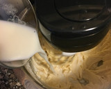 Foto del paso 5 de la receta: Bundt Cake de chocolate con nueces y amaretto