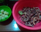 Foto langkah ke 2 dari resep Tumis sotong telur puyuh.