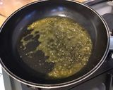 Une image de l'étape 5 de Poulet aux olives violettes, sauce crème au citron confit et coriandre.