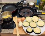 Foto del paso 1 de la receta: Pincho de berenjenas rebozadas con morcilla y plátano caramelizado
