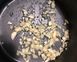 氣炸椒鹽中卷這是一道美味的下酒菜！參考部落客林x茵的撇步，我再加以改良。光是第一步驟的炸蒜片就香到嫑嫑的⋯我應該會被鄰居抗議吧😆 宵夜場這香味是想逼死誰？的食譜步驟1照片