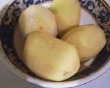 A picture of step 1 of Aloo pakoray.