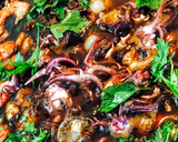 Foto del paso 10 de la receta: Arroz negro integral con chipirones gambas vieyras y mejillones