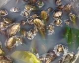Foto langkah ke 2 dari resep Kerang hijau Saus Padang.