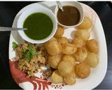 A picture of step 5 of Panipuri.