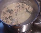 A picture of step 7 of Creamy spinach and chicken pie.