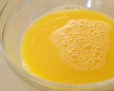 A picture of step 1 of Fiber-Packed Wakame Chawan-Mushi (Steamed Egg Custard).