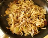 A picture of step 4 of Pan Fried, Salt and Ginger Flavored Pork and Mushroom.