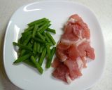 A picture of step 1 of Simple Stir Fried Pork and Green Beans with Oyster Sauce and Mayonnaise.