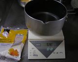 A picture of step 2 of Simple & Jiggly Egg Custard Pudding.