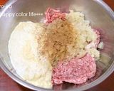 A picture of step 2 of Stewed Hamburger Steak.
