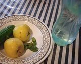 A picture of step 1 of Apple and Cucumber Juice.
