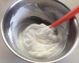 A picture of step 1 of Rum Whipped Cream.