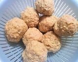 A picture of step 4 of Tender and Juicy Low-Cal Chinese Meatballs.