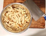 A picture of step 2 of Spicy Cold Tofu Skin Salad (Liángbàn Dòufupí - 拌豆腐皮).