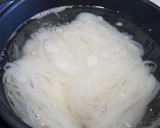 Foto del paso 3 de la receta: Noodles de arroz con gambas y chipirones
