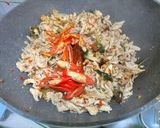 Foto langkah ke 5 dari resep Ayam suwir kemangi.