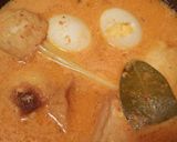 Foto langkah ke 4 dari resep Sayur kare tahu telur.