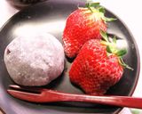 A picture of step 5 of Homemade Strawberry Daifuku.