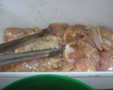 Foto del paso 6 de la receta: Contramuslo de pollo rebozado con pimientos fritos