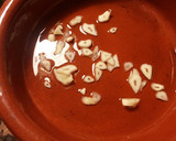 Foto del paso 4 de la receta: Gambas al ajillo con aceite dargan y ajos rojos morunos