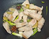 รูปขั้นตอนการทำที่ 4 ของ หมูสามชั้นตุ๋นกะหล่ำปลี