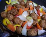 A picture of step 12 of Yum! Sweet and Sour Pork Style Meatballs in Sweet Vinegar Ankake Sauce.