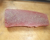 A picture of step 1 of Seared Tuna with Onion Sauce.