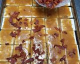 A picture of step 5 of Candied bacon crackers.