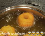 Foto del passaggio 4 della ricetta Ciambelle di Carnevale 🎭👩🍳🇮🇹🌍🏡🌇🦁🎭🎭🎭