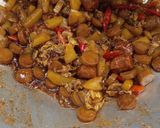 Foto langkah ke 4 dari resep Orak Arik Kentang Sosis.