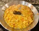 Foto del paso 6 de la receta: Arroz con marisco y manzanilla