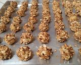 Foto langkah ke 4 dari resep Crunchy Peanut Thumbprint Cookies.