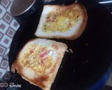 A picture of step 6 of Cheesy Bread Omlette.