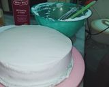 A picture of step 5 of Vanilla cream cake with chocolate chips inside.