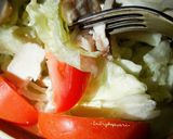 Foto langkah ke 5 dari resep Healthy VeggieChick Salad With Honey Lemon Dressing.