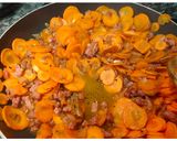Une image de l'étape 4 de Gâteau de carottes sautées aux lardons & fromage.