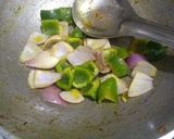 A picture of step 4 of Bell pepper and Soya chunks with Gravy.