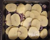 Foto del paso 1 de la receta Dorada al horno con cebolla y patata