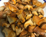 Foto del paso 3 de la receta: Revuelto de rovellons (setas silvestres o níscalos)