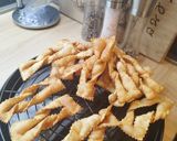 Foto del passaggio 4 della ricetta Le Meraviglie: Le Chiacchiere Sarde