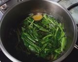 Hình bước làm 2 của món Canh Chua Rau Muống Tôm Khô