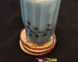 A picture of step 8 of Butterfly pea boba tea.