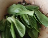 Foto langkah ke 4 dari resep Tumis Pokcoy Jamur.