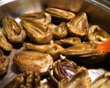 A picture of step 4 of Sauteed artichokes.