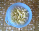 A picture of step 1 of Egg and Chinese Cabbage Miso Soup.