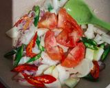 Foto langkah ke 2 dari resep Cumi Saos Asam Manis Pedas.