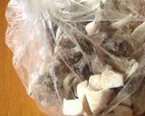 A picture of step 1 of Mushroom Cream Pasta.